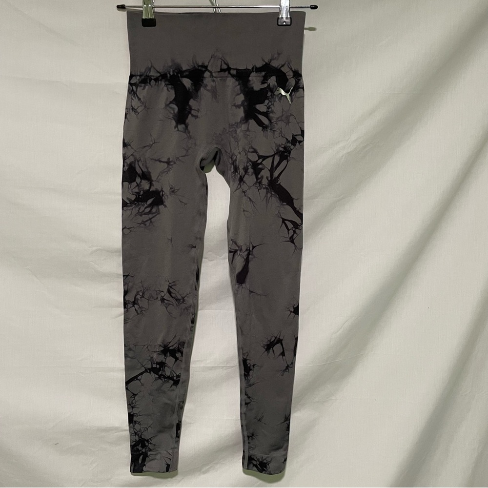 Puma Women's Gray and Black Marbled Leggings Size Small